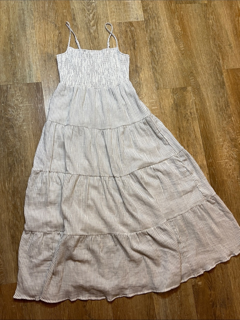 Z Supply Cream Striped Maxi Dress Medium M Tiered Smocked Cotton Sleeveless EUC - Picture 3 of 14